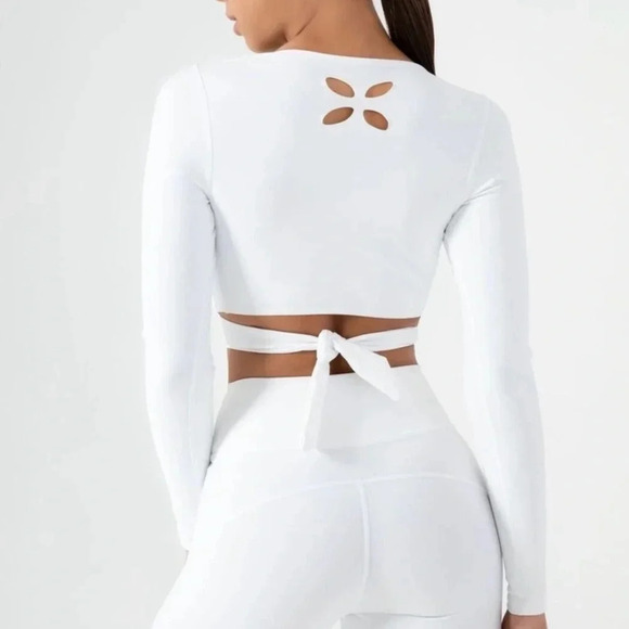 GIGI C Tops - GIGI C White Tina Laser Cut Front Tie /Wrap Long-Sleeve Top NEW Medium